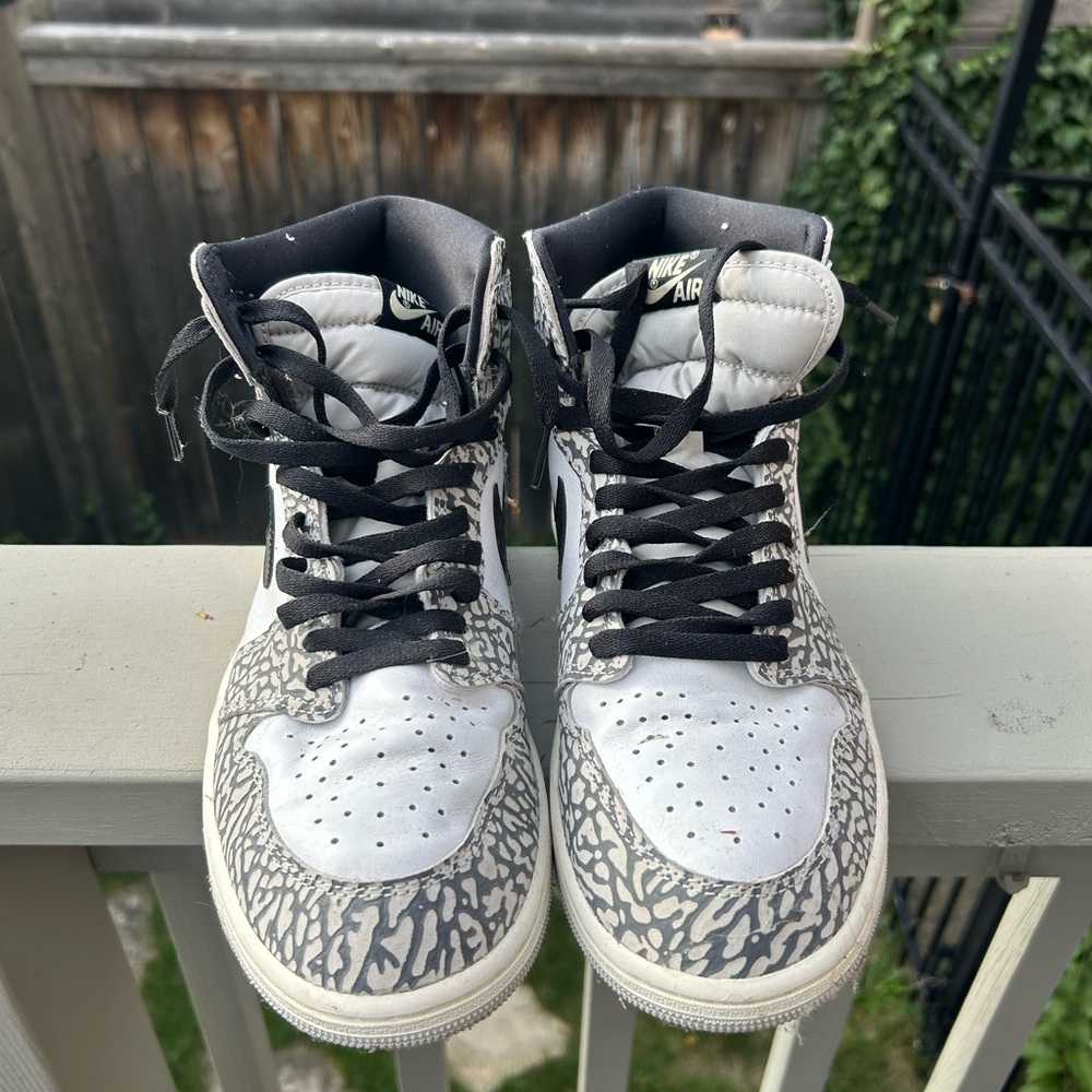 Nike Air Gray and Black Patterned Sneakers